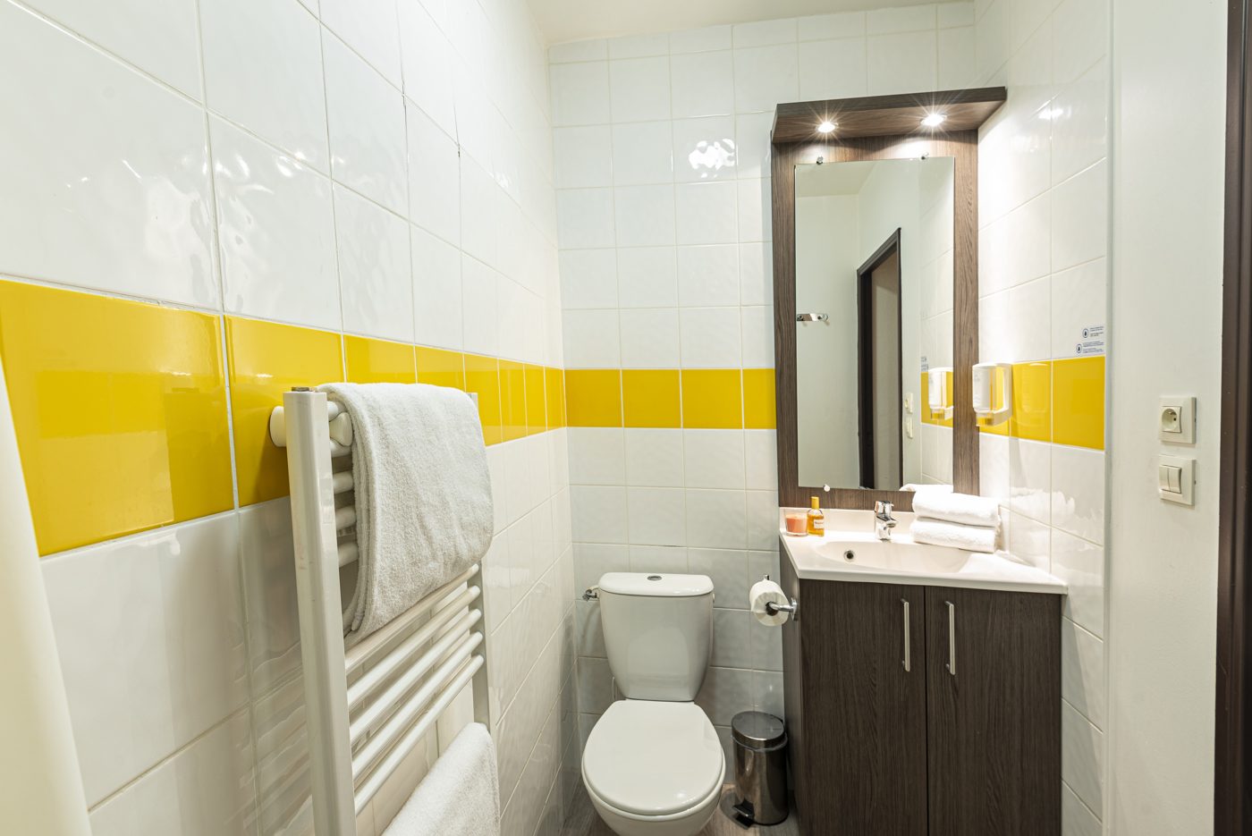 Salle d'eau avec douche