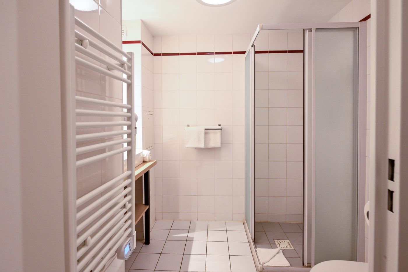 Salle d'eau avec douche